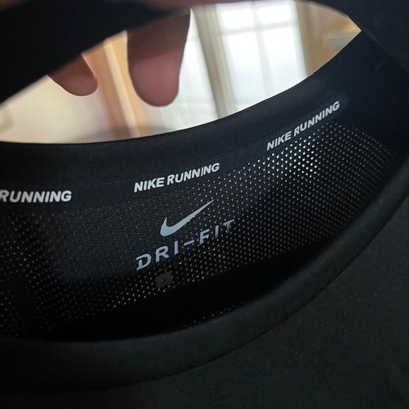 Brand new with tag Nike Running Drifit - Picture 7 of 7